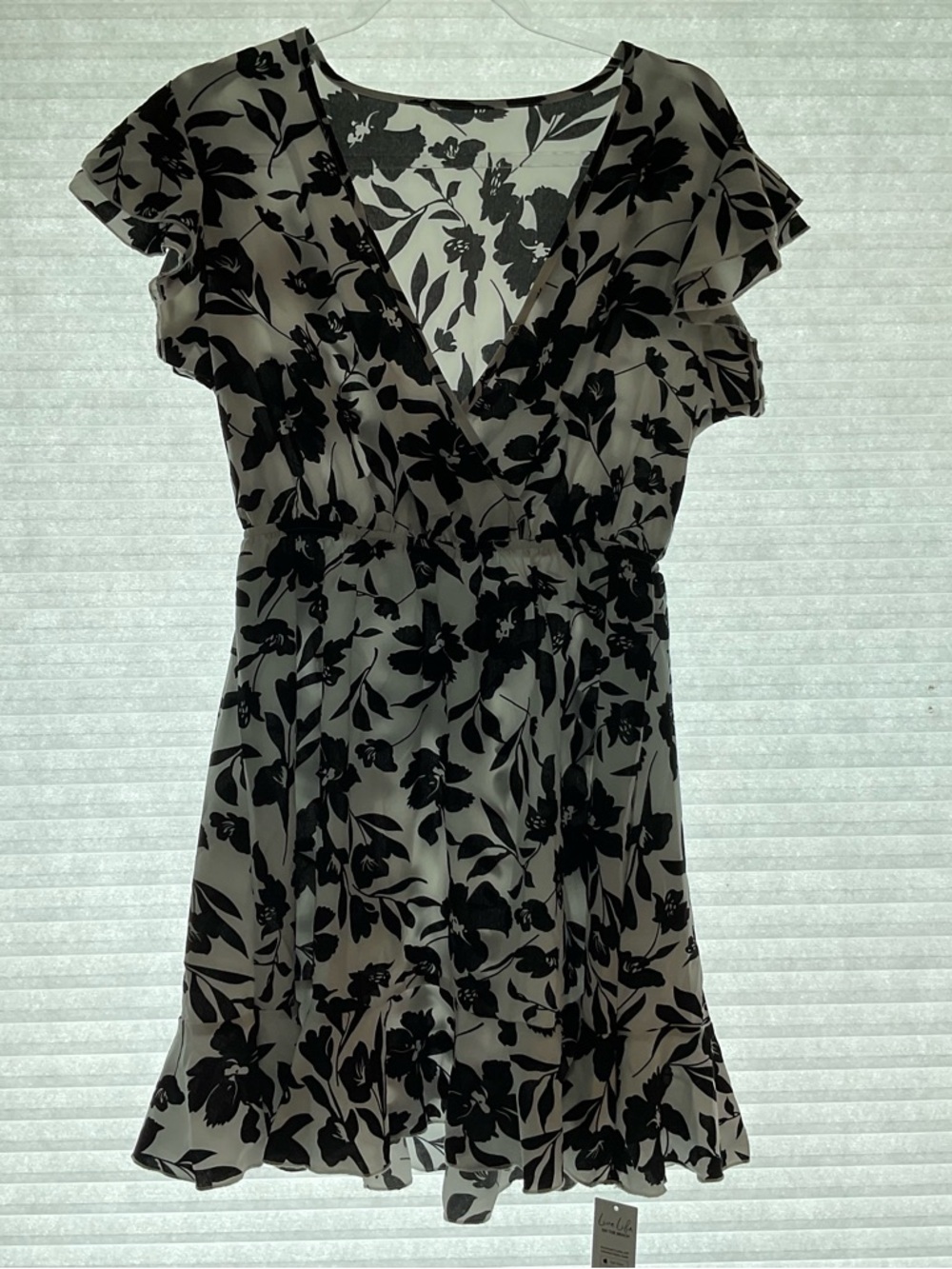 Cupshe Black Floral V-Neck Mini Dress on Taupe